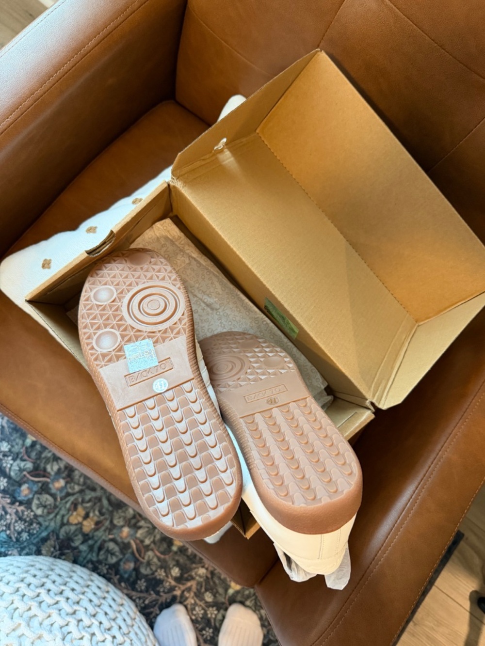 New in box! Womens back70 cloud leather sneakers 41/9.5 white ice - Picture 7 of 12
